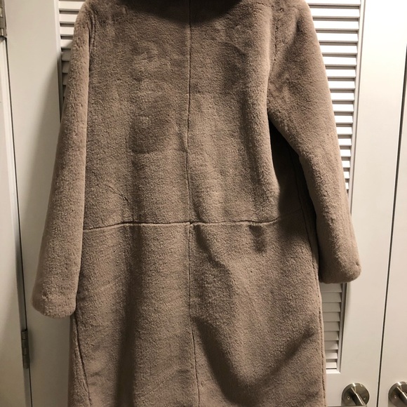 Kylie Jenner inspired BCBG faux fur coat. Very soft!! Nwt! Overside Teddy Coat. - Picture 8 of 9